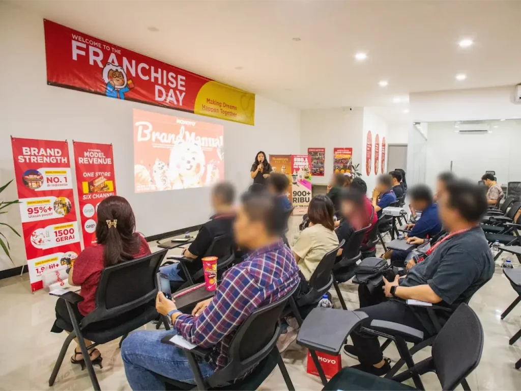 MOMOYO Perkuat Ekspansi Bisnis, Sukses Gelar Franchise Gathering di Jakarta 5 Pemaparan materi oleh Tim MOMOYO.