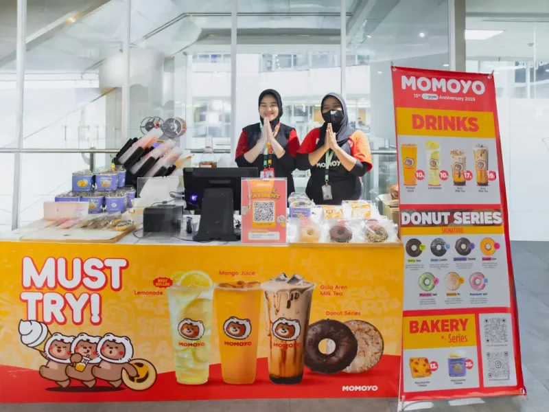 Turut Rayakan Ultah yang ke-15, MOMOYO Buka di Kantor Gojek 1 crew momoyo di kantor gojek