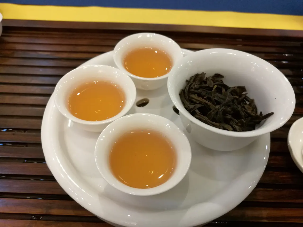 Teh Oolong: Apa Bedanya dengan Teh Hitam dan Teh Hijau? 3 Dong Ding Oolong