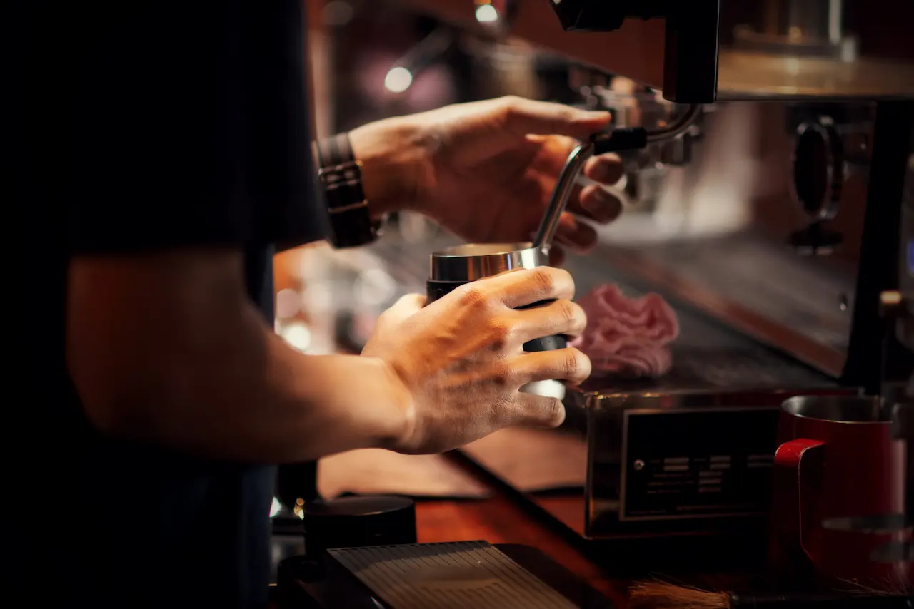 10 Bisnis yang Cepat Balik Modal, Berminat Mencoba? 2 Kedai Kopi Sederhana
